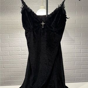 Elegant Black Lace Chemise